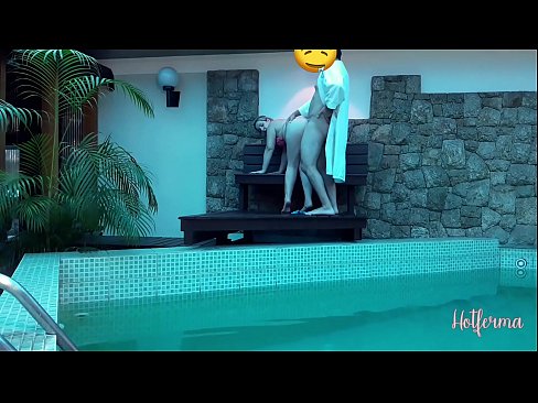 ❤️ Patron hizmetçiyi havuza davet eder ama bir sıcağa dayanamaz ❤❌ Seks videosu bizde ️❤